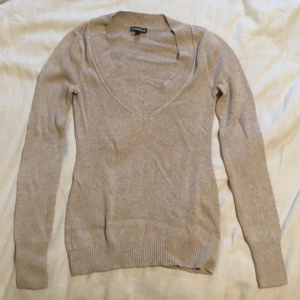 EXPRESS Tan Long Sleeve V-Neck Lightweight Sweater